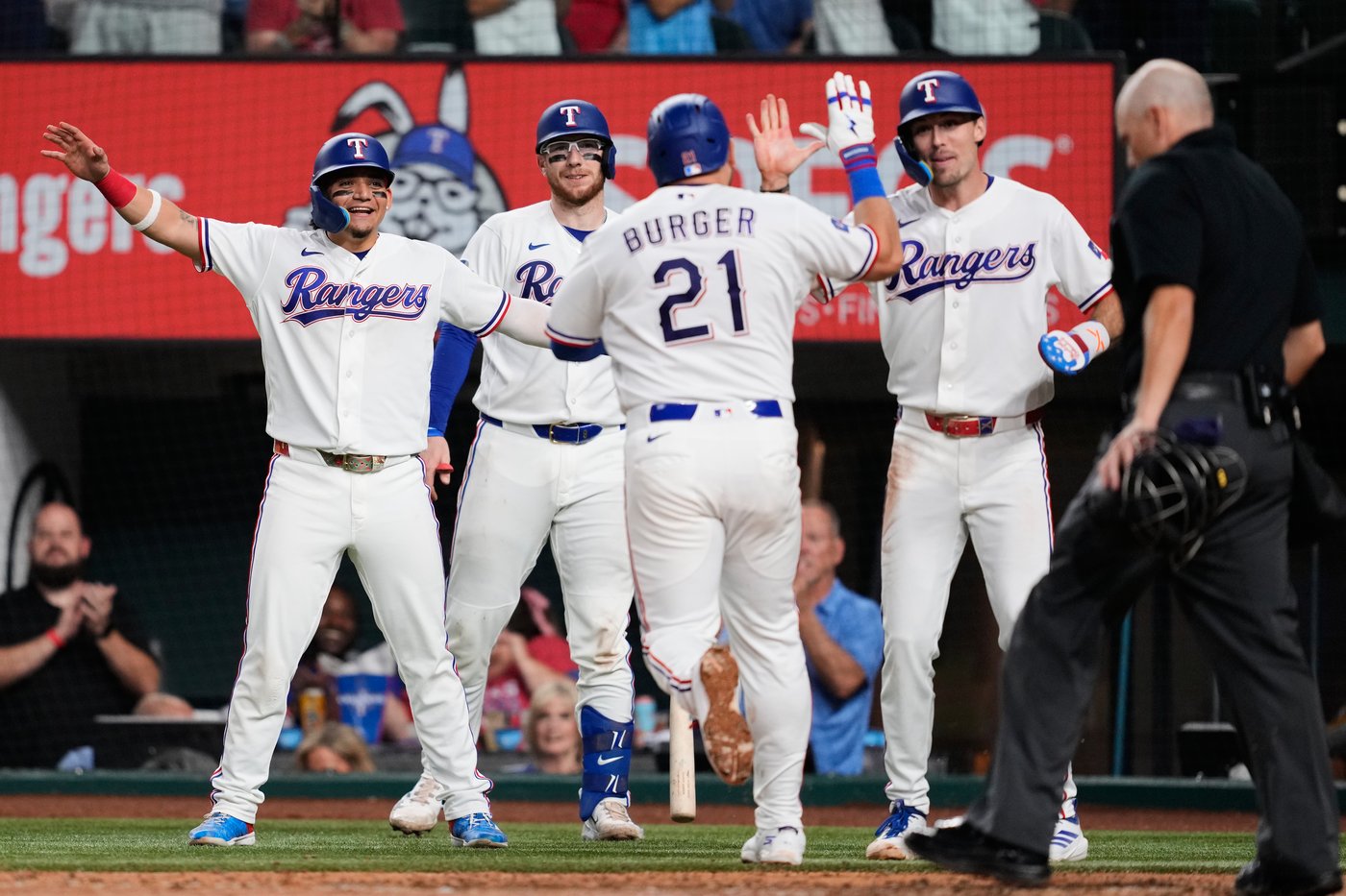Danny Jansen's single gives Rangers a 6-5 win over Dbacks after both teams score 3 runs in 9th | iNFOnews.ca