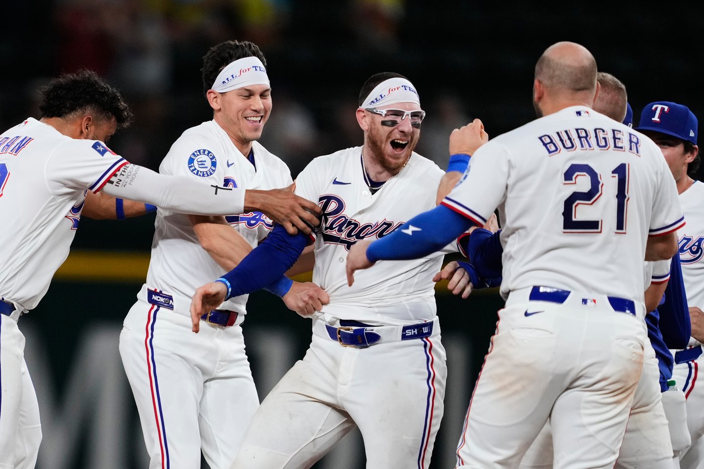 Danny Jansen's single gives Rangers a 6-5 win over Dbacks after both teams score 3 runs in 9th | iNFOnews.ca