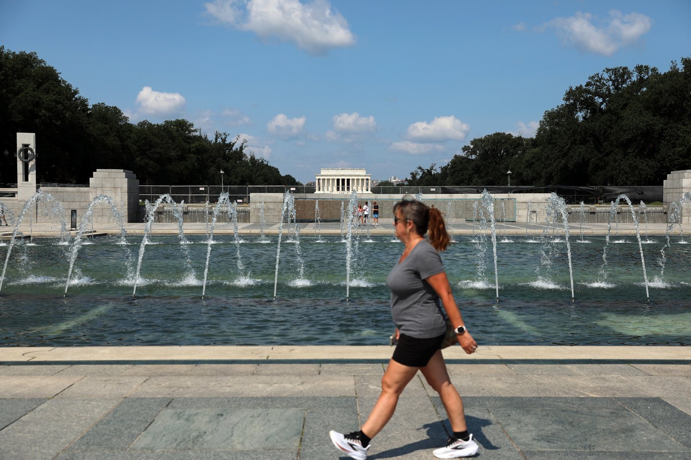 Suspect arrested in World War II Memorial vandalism in Washington | iNFOnews.ca Suspect arrested in World War II Memorial vandalism in Washington | iNFOnews.ca