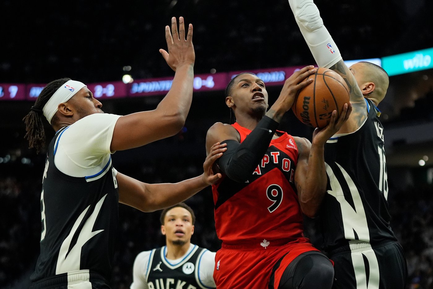 Raptors snap Bucks' three-game streak with 122-94 road win | iNFOnews.ca Raptors snap Bucks' three-game streak with 122-94 road win | iNFOnews.ca