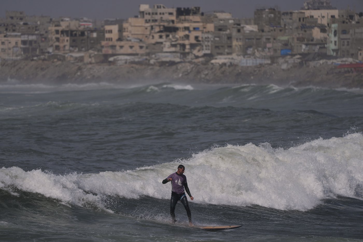Surfers in war-torn Gaza find rare moments of joy taking to the waves | iNFOnews.ca
