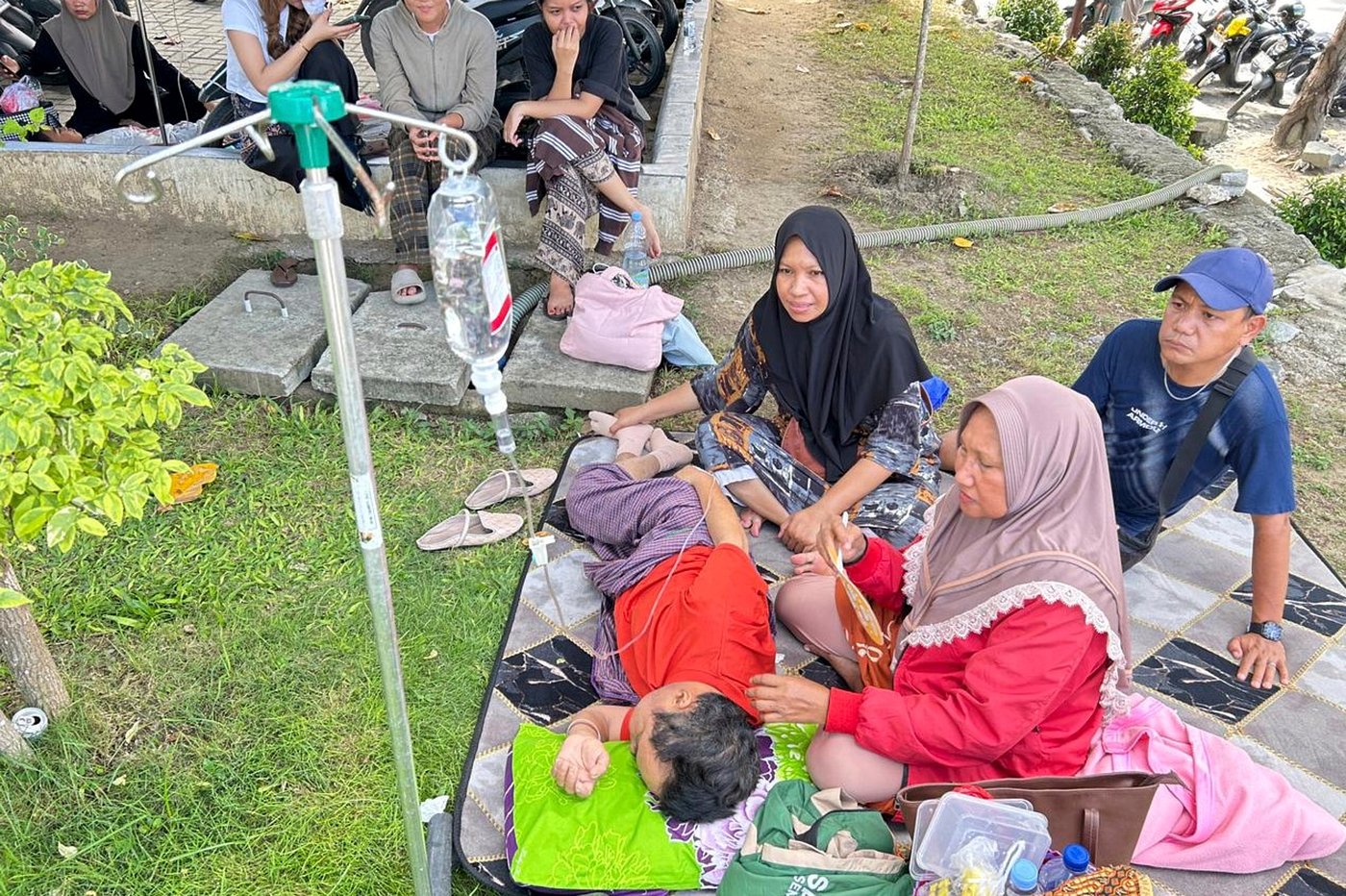 6.7-magnitude earthquake shakes part of Indonesia, causing damage and injuries | iNFOnews.ca
