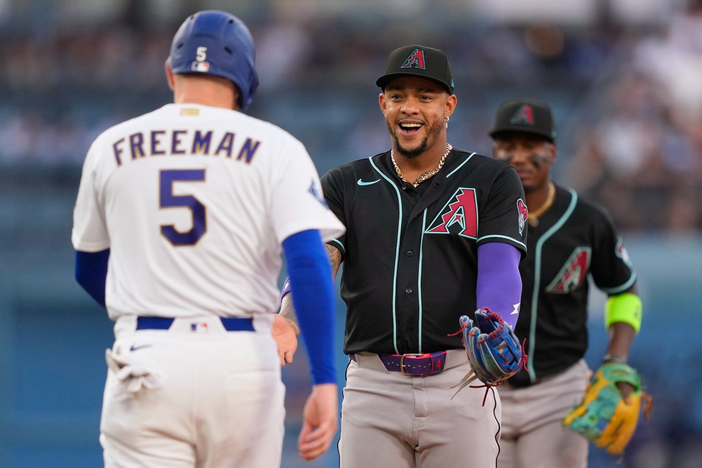 Dodgers' Freddie Freeman gets tagged out with a hug after snapping 0-for-8 skid | iNFOnews.ca