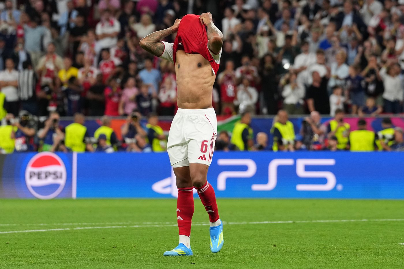 The Latest: PSG beats Arsenal in a penalty shootout and defends Champions League title | iNFOnews.ca