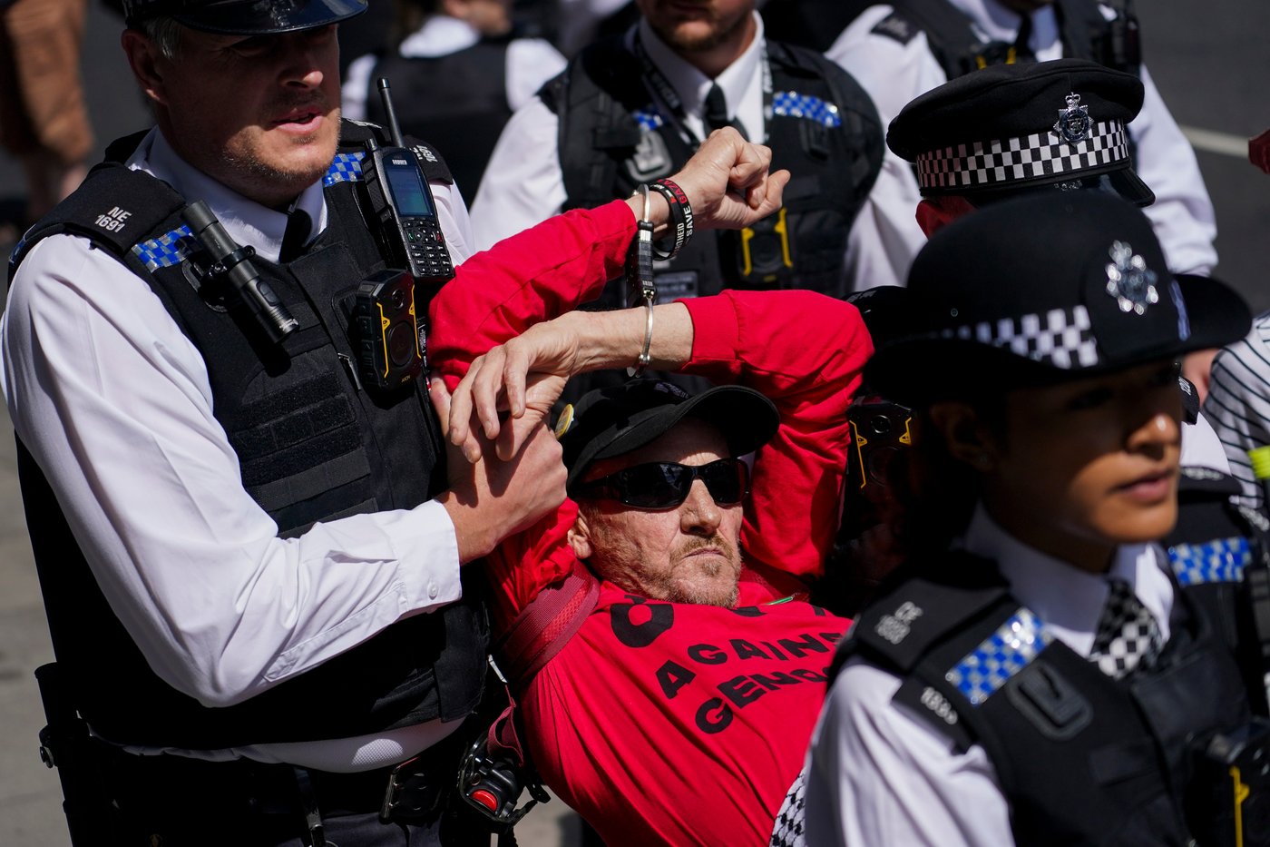 UK police arrests dozens at protest supporting banned group Palestine Action | iNFOnews.ca UK police arrests dozens at protest supporting banned group Palestine Action | iNFOnews.ca