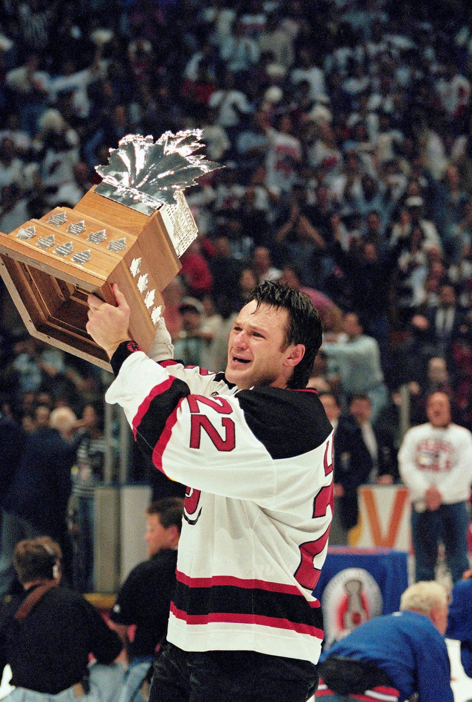 Claude Lemieux, former Canadien and four-time Stanley Cup champion, dead at 60 | iNFOnews.ca