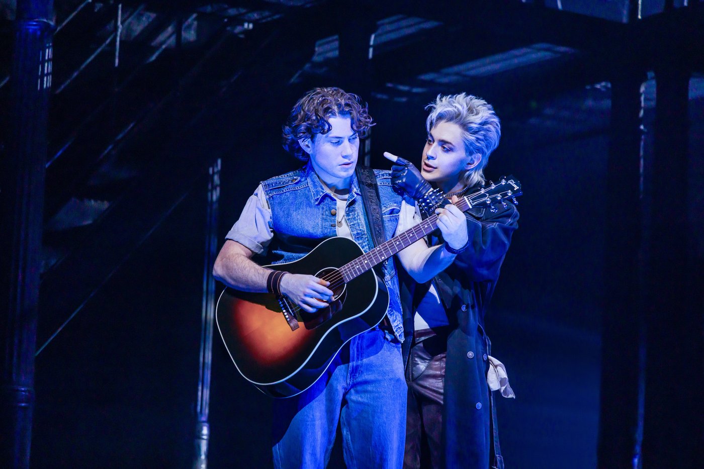How do you make vampires fly effortlessly on Broadway? Strong wires, harnesses and lots of practice | iNFOnews.ca