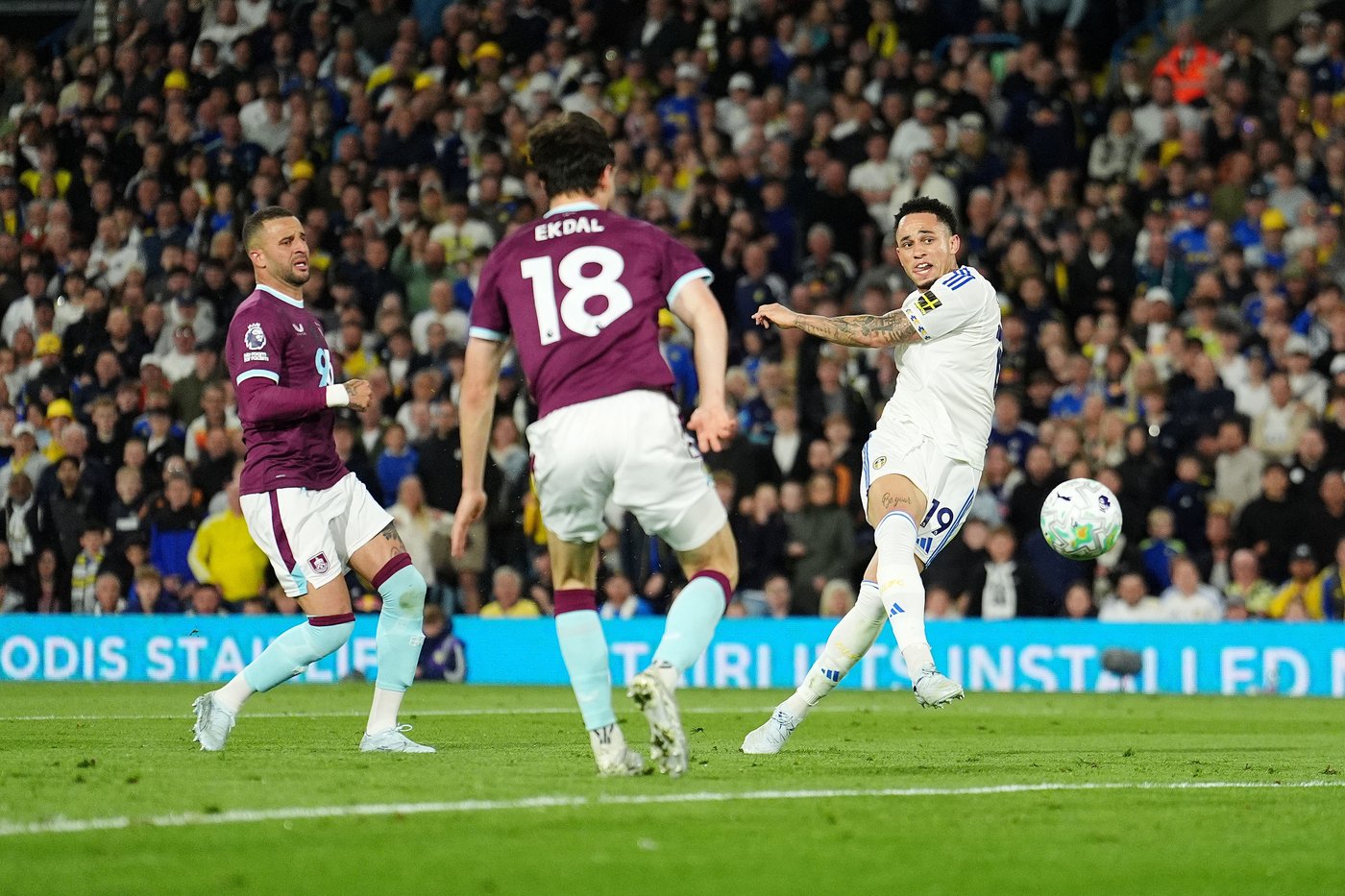 Leeds takes big step toward Premier League survival with comfy win over Burnley | iNFOnews.ca