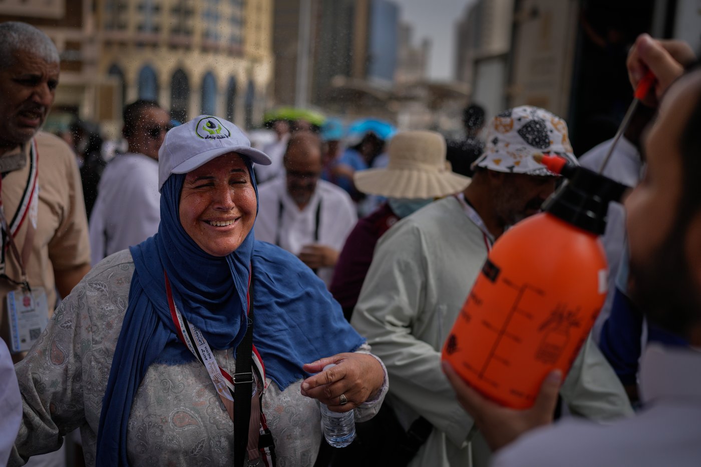 Muslims begin the annual Hajj in sweltering heat against a backdrop of war concerns | iNFOnews.ca