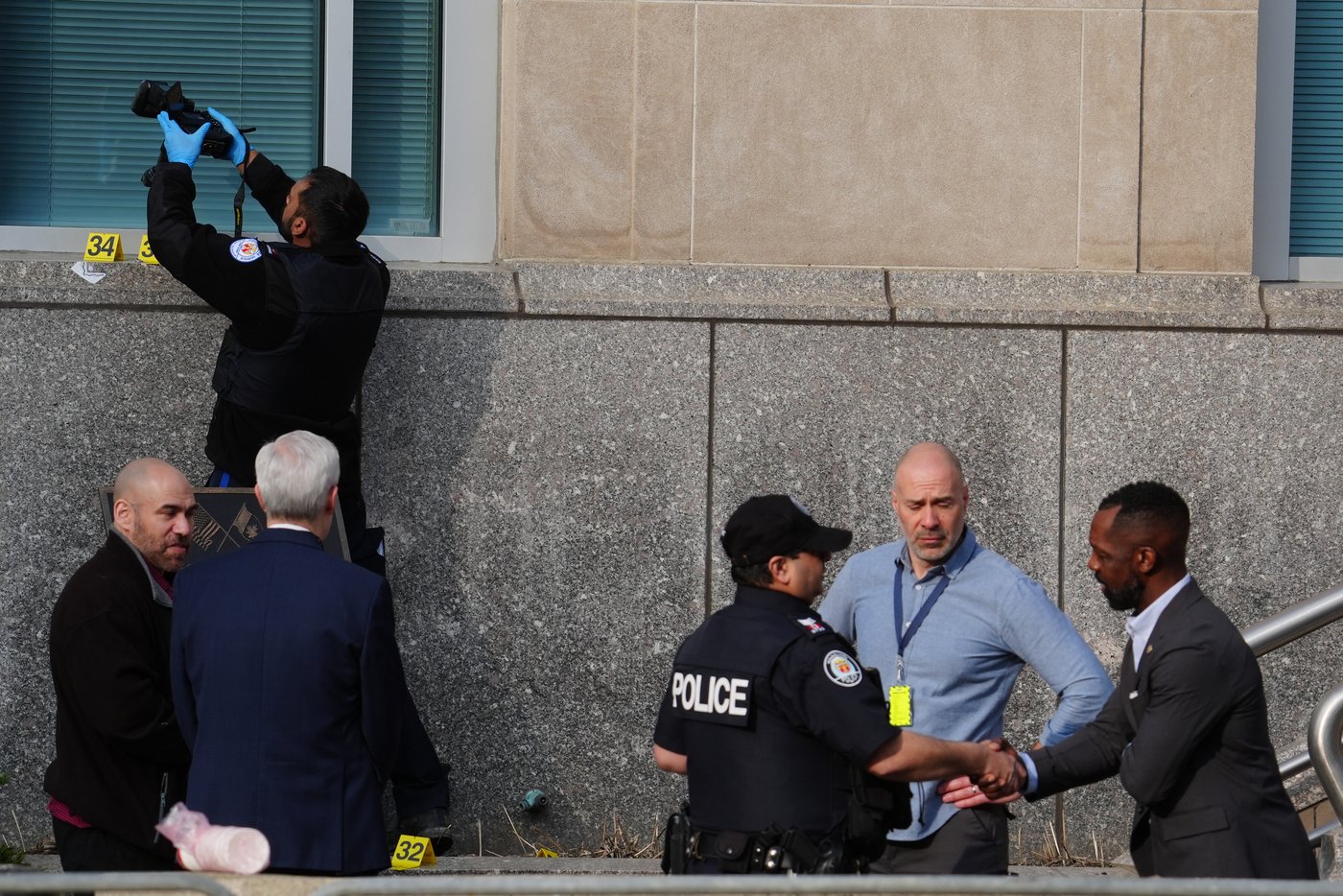 Police search for two suspects after U.S. consulate in Toronto hit by gunfire | iNFOnews.ca
