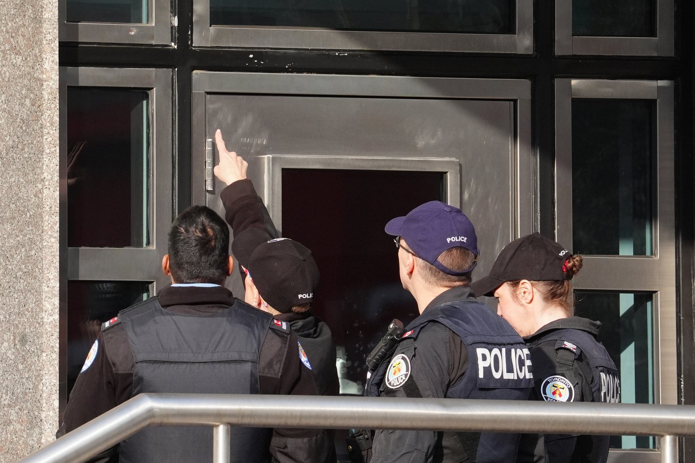 Police search for two suspects after U.S. consulate in Toronto hit by gunfire | iNFOnews.ca