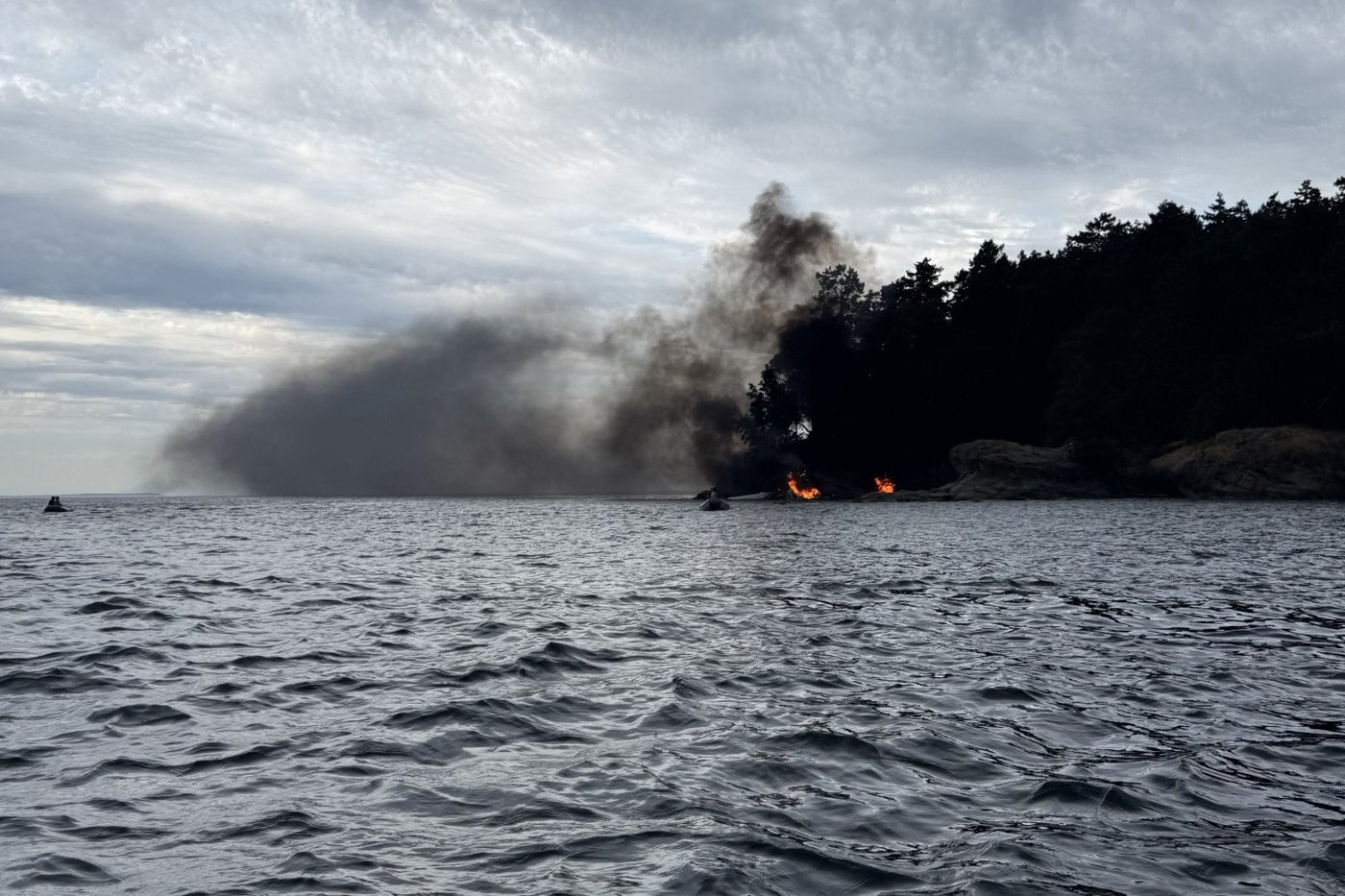 A float plane changed course to avoid a storm before crashing on a Washington island, injuring 11 | iNFOnews.ca A float plane changed course to avoid a storm before crashing on a Washington island, injuring 11 | iNFOnews.ca