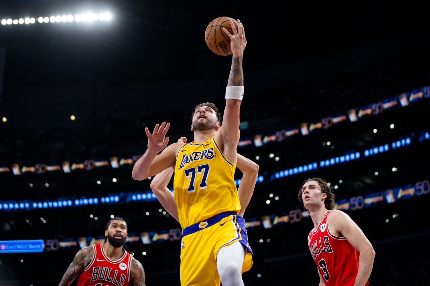 Luka Doncic turns trash talk into first 50-point game with the Lakers | iNFOnews.ca