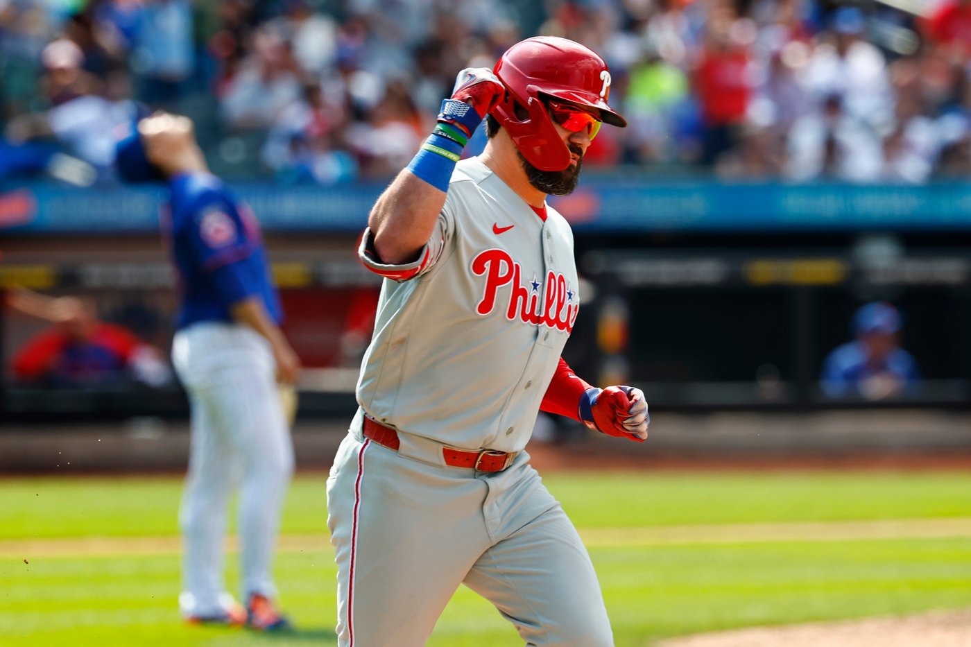 Kyle Schwarber sets Phillies record with MLB-best 30th homer in 5-4 win over Mets | iNFOnews.ca
