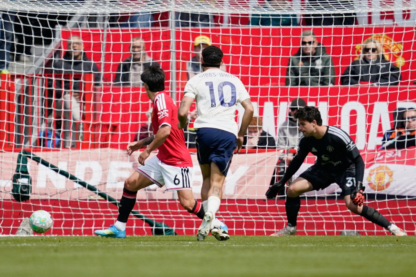 Fernandes ties assist record and another VAR controversy as Man United beat Forest | iNFOnews.ca