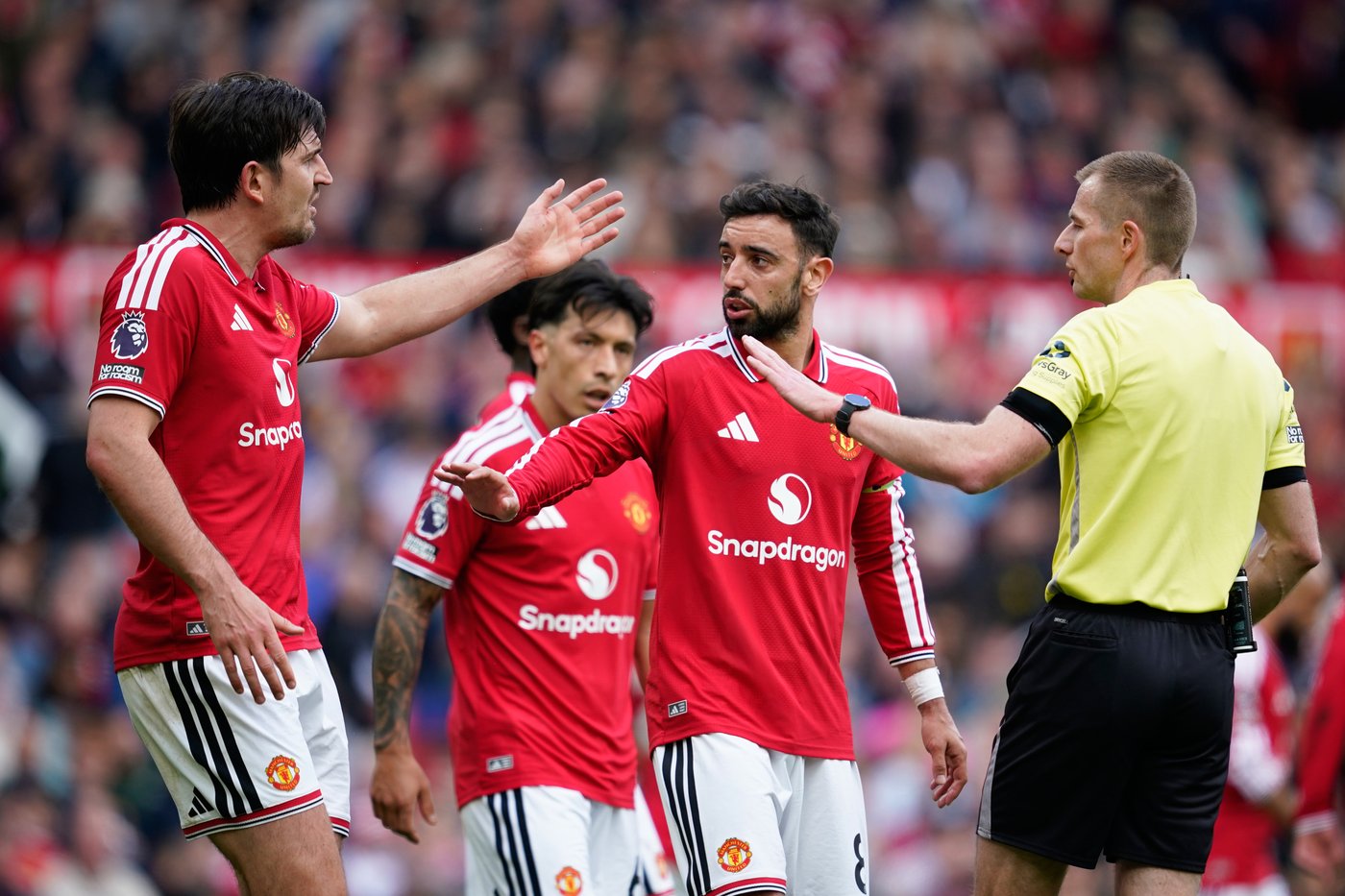 Fernandes ties assist record and another VAR controversy as Man United beat Forest | iNFOnews.ca