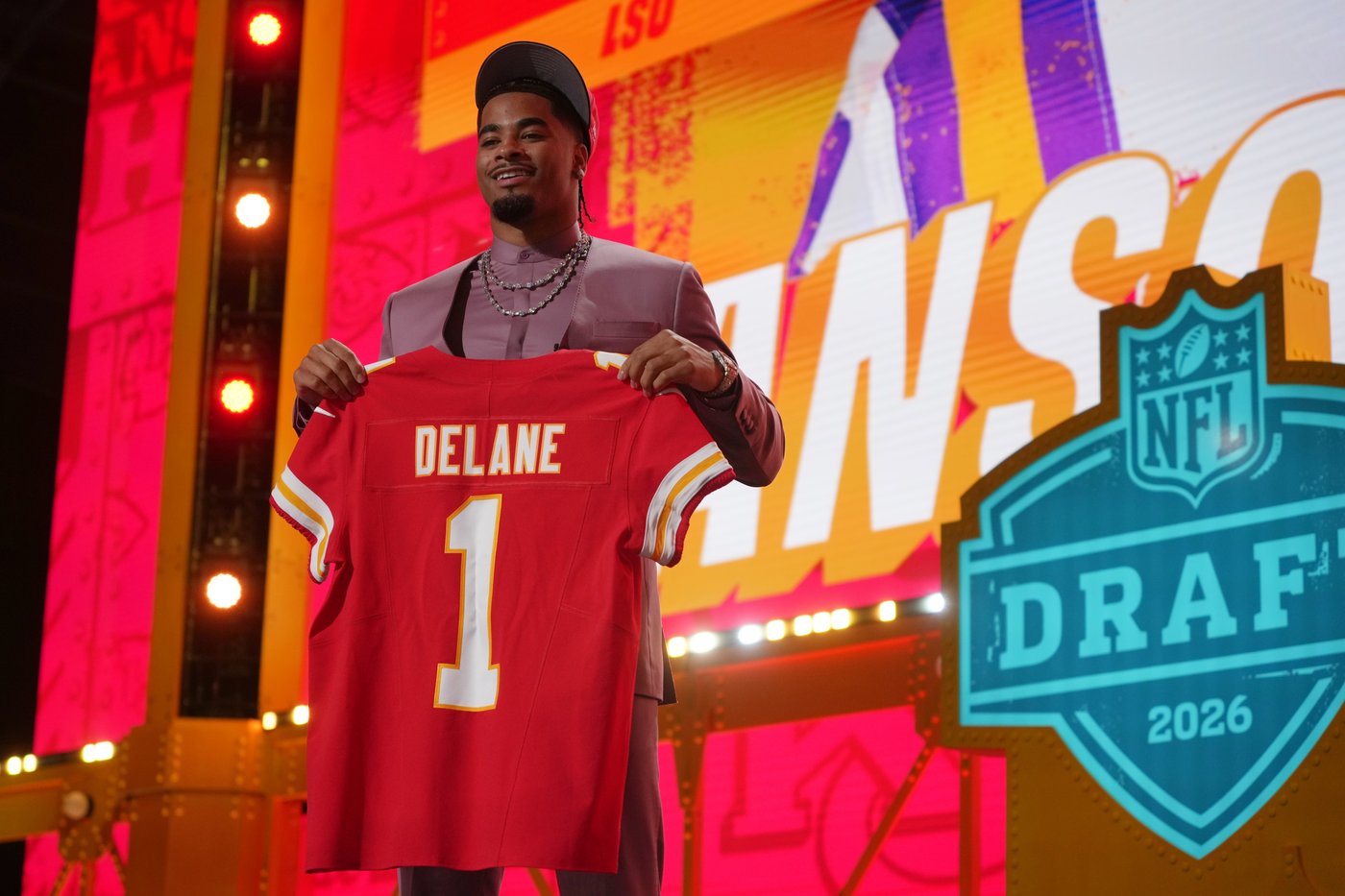 Chiefs shore up defense early in draft, give Patrick Mahomes some offensive help in later rounds | iNFOnews.ca