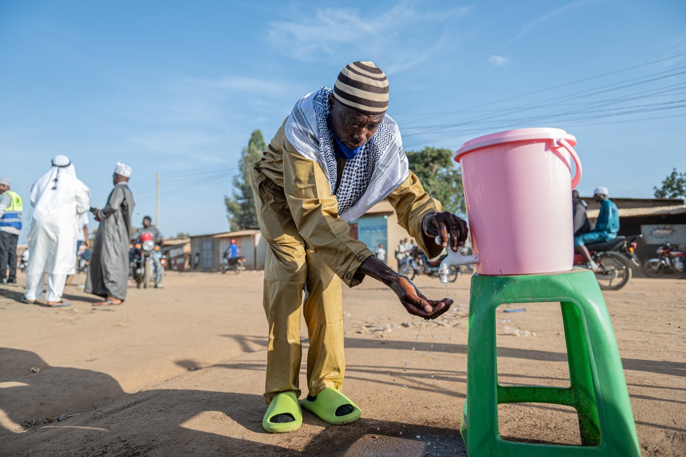 Uganda closes its border with Congo, where suspected cases of a rare Ebola type are surging | iNFOnews.ca