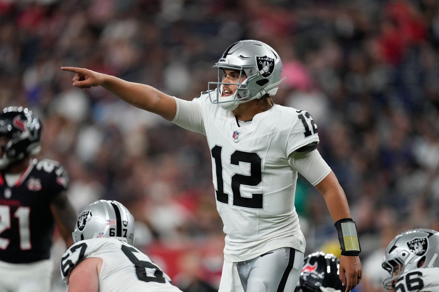 Fernando Mendoza has plenty of experience to rely on in Raiders quarterbacks room | iNFOnews.ca Fernando Mendoza has plenty of experience to rely on in Raiders quarterbacks room | iNFOnews.ca