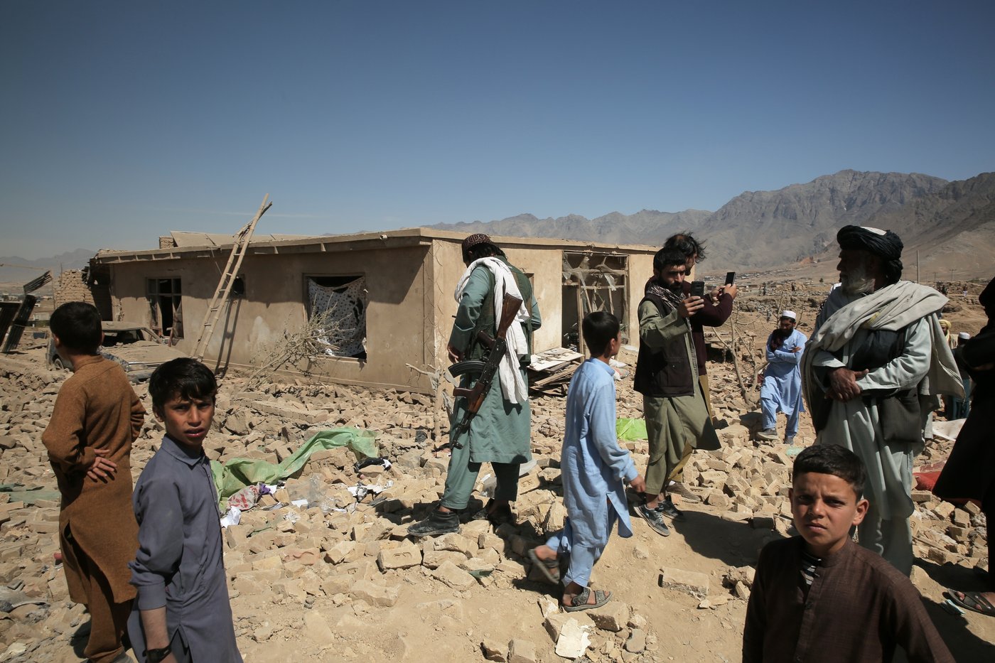 Afghanistan says Pakistani mortars killed 2 children as fighting stretches into third week | iNFOnews.ca Afghanistan says Pakistani mortars killed 2 children as fighting stretches into third week | iNFOnews.ca