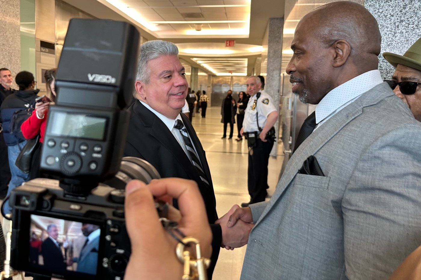 New York man freed after 19 years in prison for robbery he didn't commit | iNFOnews.ca