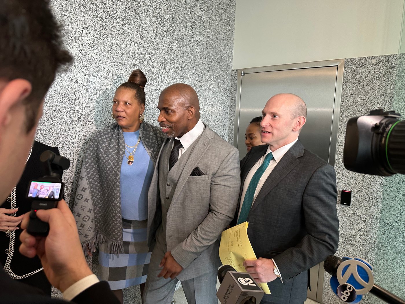 New York man freed after 19 years in prison for robbery he didn't commit | iNFOnews.ca