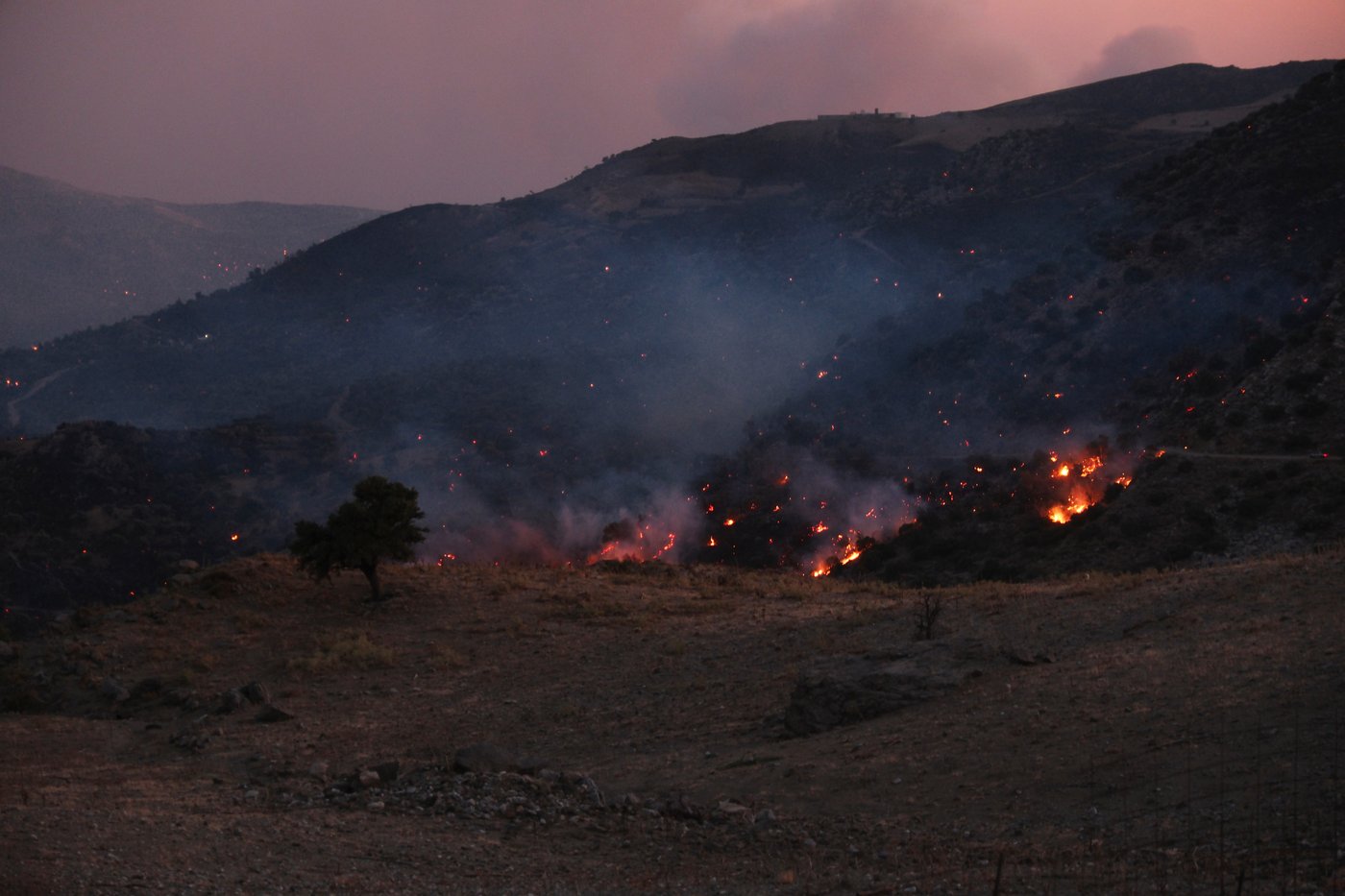 Southern Europe burns as 3 firefighters die and France battles blaze 4 times the size of Paris | iNFOnews.ca Southern Europe burns as 3 firefighters die and France battles blaze 4 times the size of Paris | iNFOnews.ca