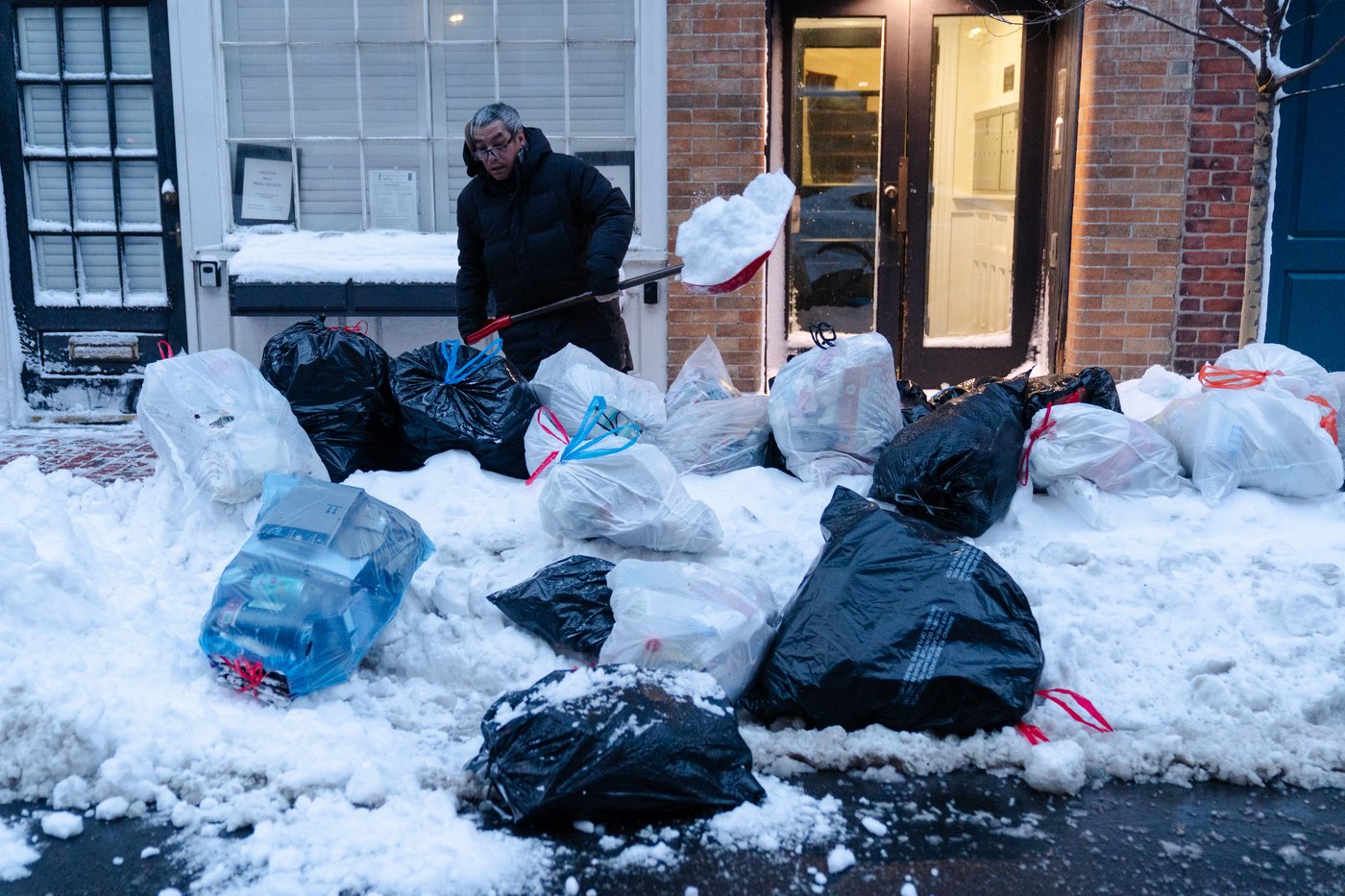 Photos of a massive snowstorm pummeling northeast US | iNFOnews.ca