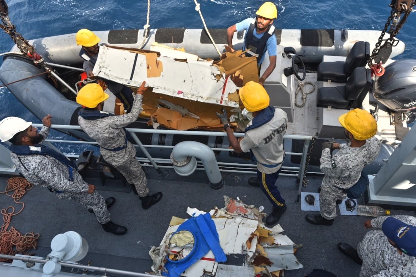 Cargo plane wreckage found off Pakistan's coast as search continues for 5 missing crew | iNFOnews.ca Cargo plane wreckage found off Pakistan's coast as search continues for 5 missing crew | iNFOnews.ca