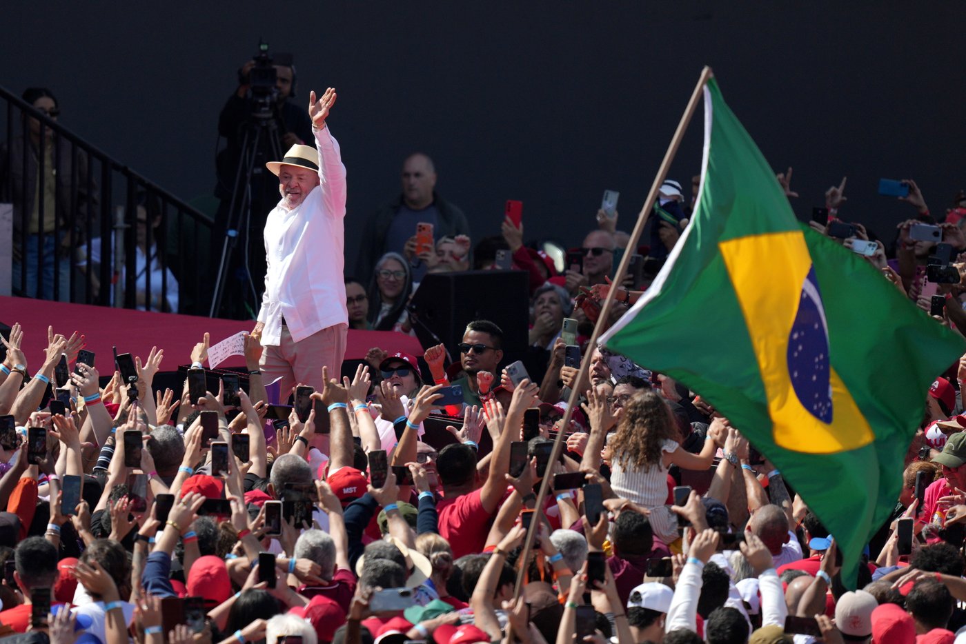 Brazil's Lula and Flávio Bolsonaro return to their strongholds to kick off presidential campaigns | iNFOnews.ca Brazil's Lula and Flávio Bolsonaro return to their strongholds to kick off presidential campaigns | iNFOnews.ca