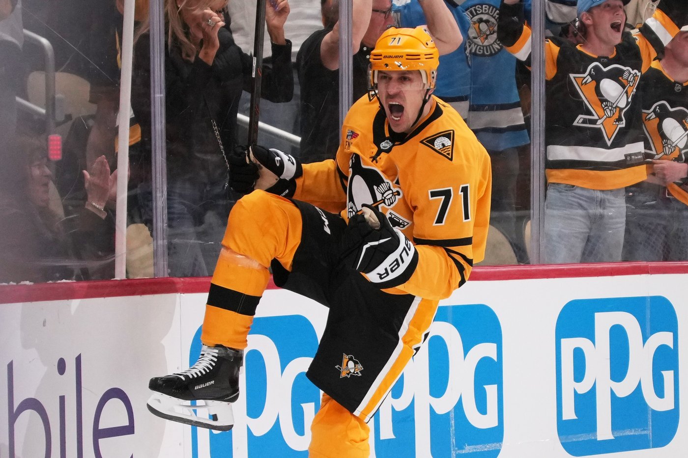 Flyers celebrate return to the playoffs with a 3-2 win over Penguins in Game 1 | iNFOnews.ca