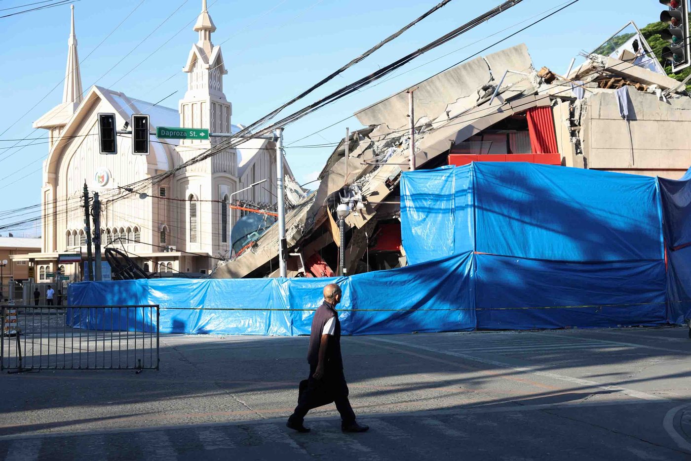 32,000 people displaced by the Philippine earthquake that killed at least 37 | iNFOnews.ca