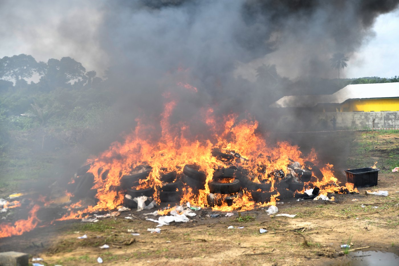 Liberian authorities burn $336 million in cocaine as senior police officials are implicated | iNFOnews.ca