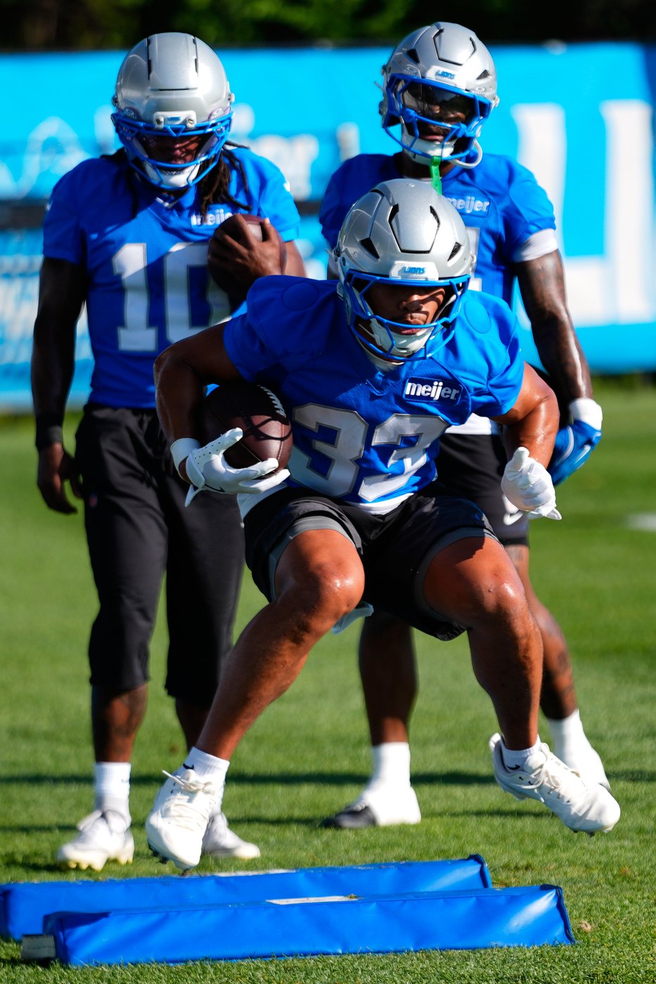 Pacheco provides 'Pop' in the Lions' backfield while awaiting Gibbs' return | iNFOnews.ca