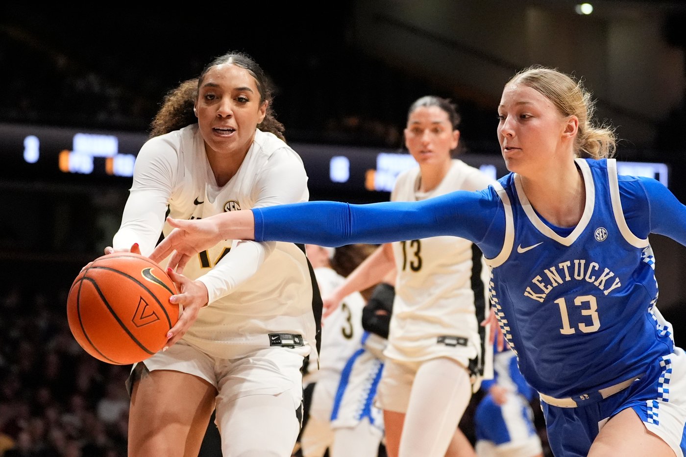 Mikayla Blakes scores 35 as No. 5 Vanderbilt survives No. 16 Kentucky 81-79 on late stop | iNFOnews.ca