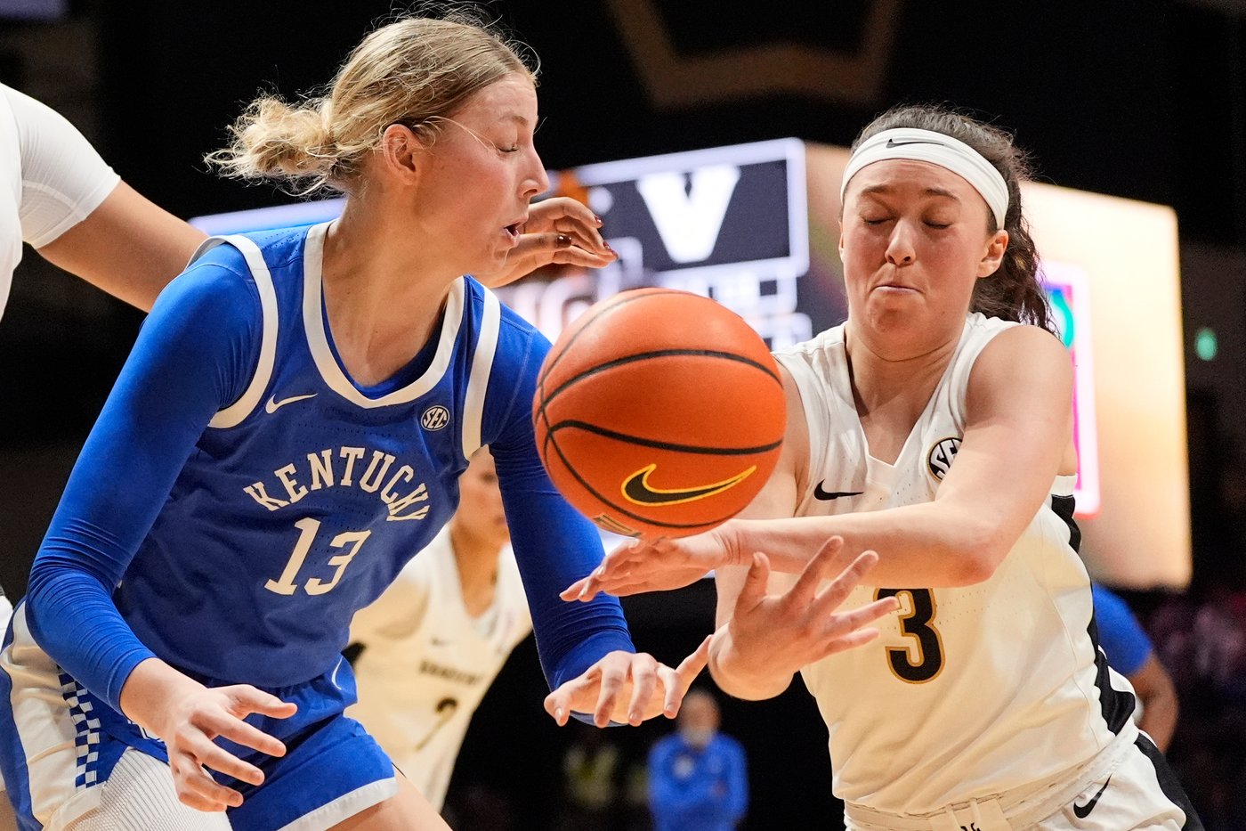 Mikayla Blakes scores 35 as No. 5 Vanderbilt survives No. 16 Kentucky 81-79 on late stop | iNFOnews.ca