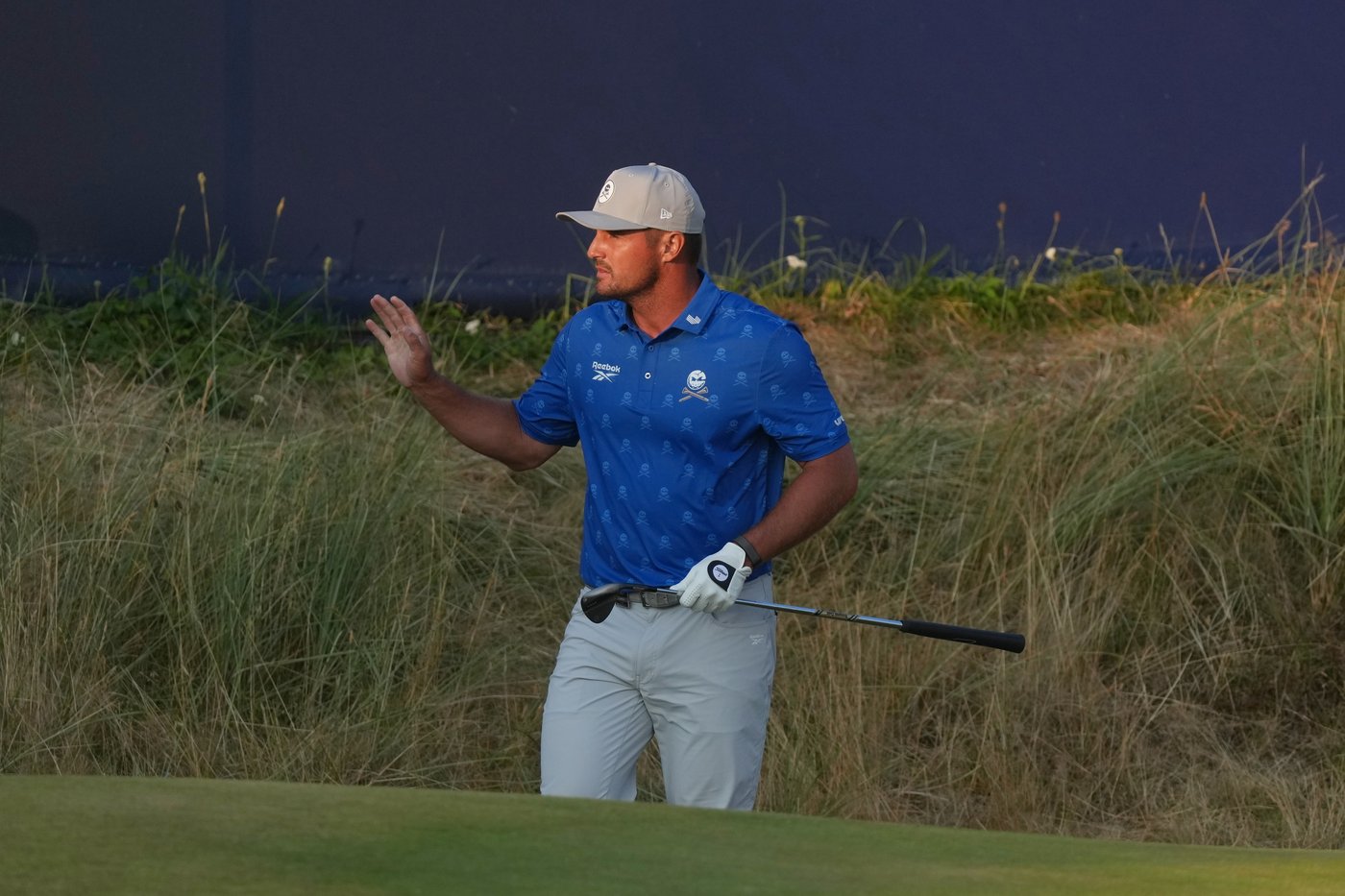 DeChambeau penalized 2 shots at British Open after Herbert and Burns shoot 62s in wild 2nd round | iNFOnews.ca