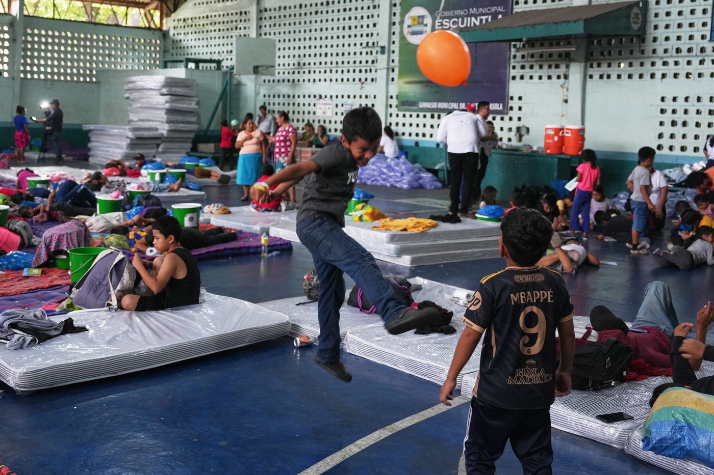Guatemala evacuates communities after Fuego volcano erupts, in photos | iNFOnews.ca