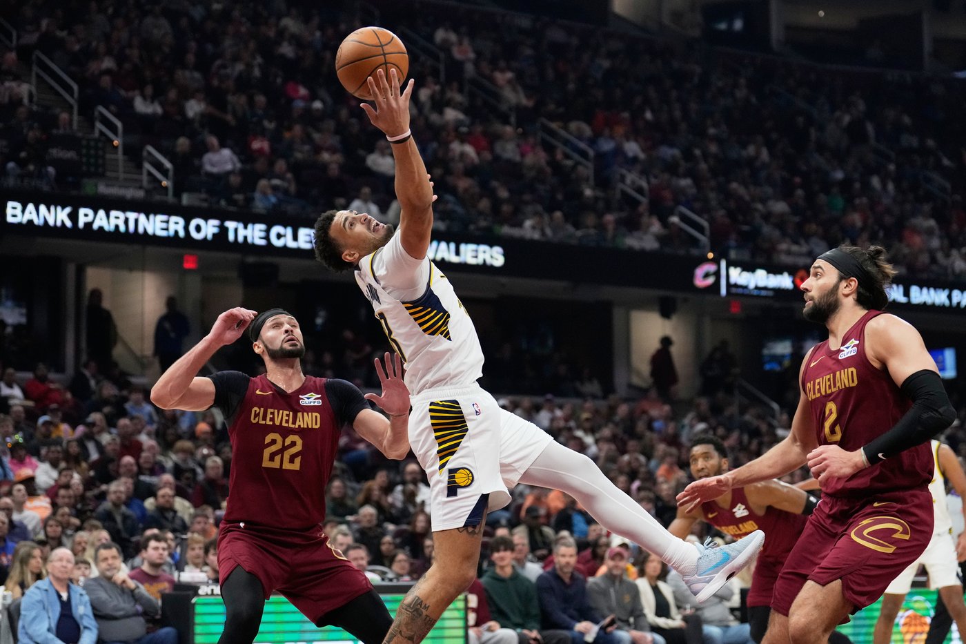 Donovan Mitchell scores 38 points, playoff-bound Cavaliers beat Pacers 117-108 | iNFOnews.ca