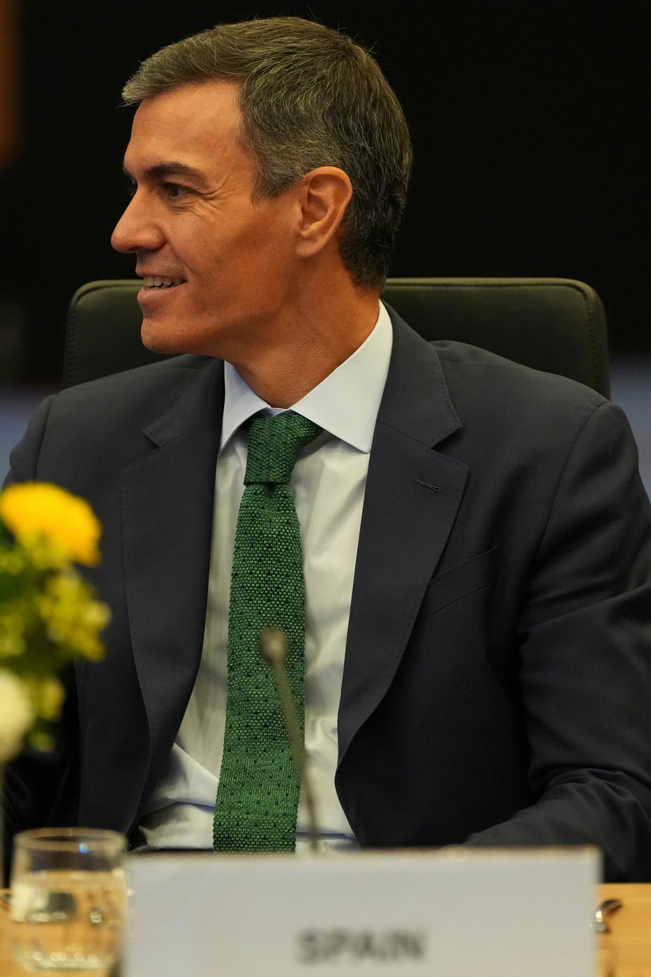 Sánchez sidesteps a Spain-US dispute at NATO, brushing off reported Pentagon email | iNFOnews.ca