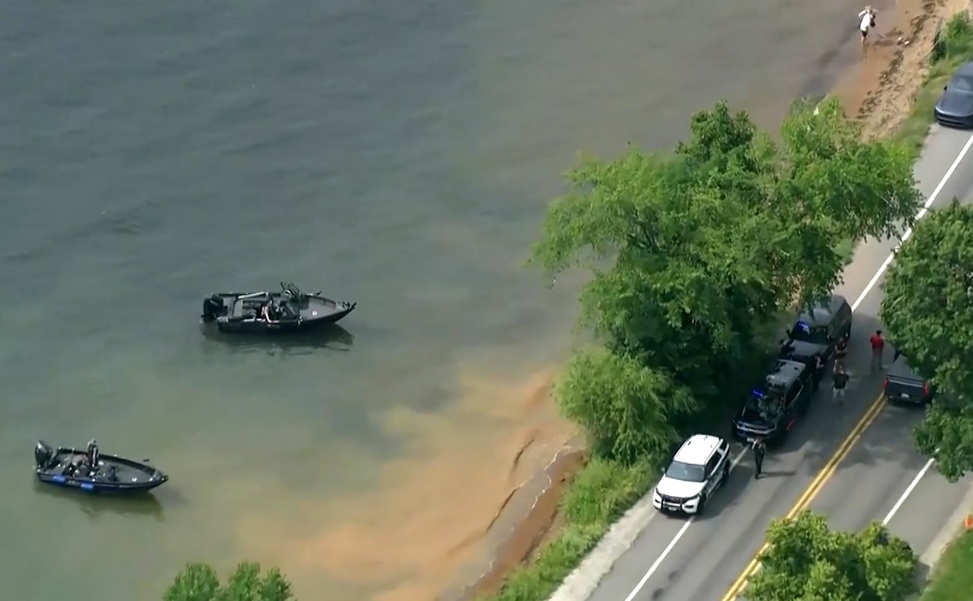 3 dead and others rescued after boat capsizes on Wisconsin lake amid storms | iNFOnews.ca 3 dead and others rescued after boat capsizes on Wisconsin lake amid storms | iNFOnews.ca