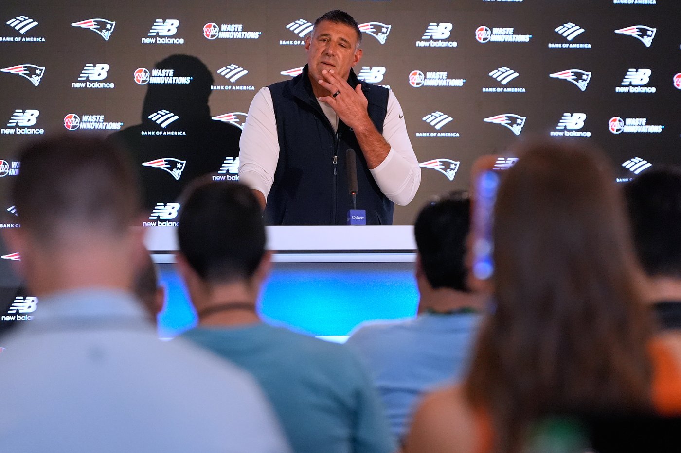 Patriots coach Mike Vrabel focused on spring workouts after missing final day of draft last month | iNFOnews.ca Patriots coach Mike Vrabel focused on spring workouts after missing final day of draft last month | iNFOnews.ca