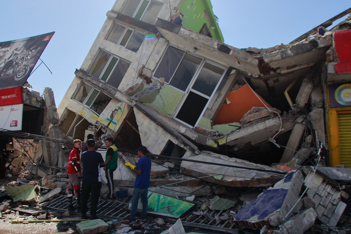 Deadly 7.4 magnitude earthquake hits Colombia, leaving widespread destruction, in photos | iNFOnews.ca