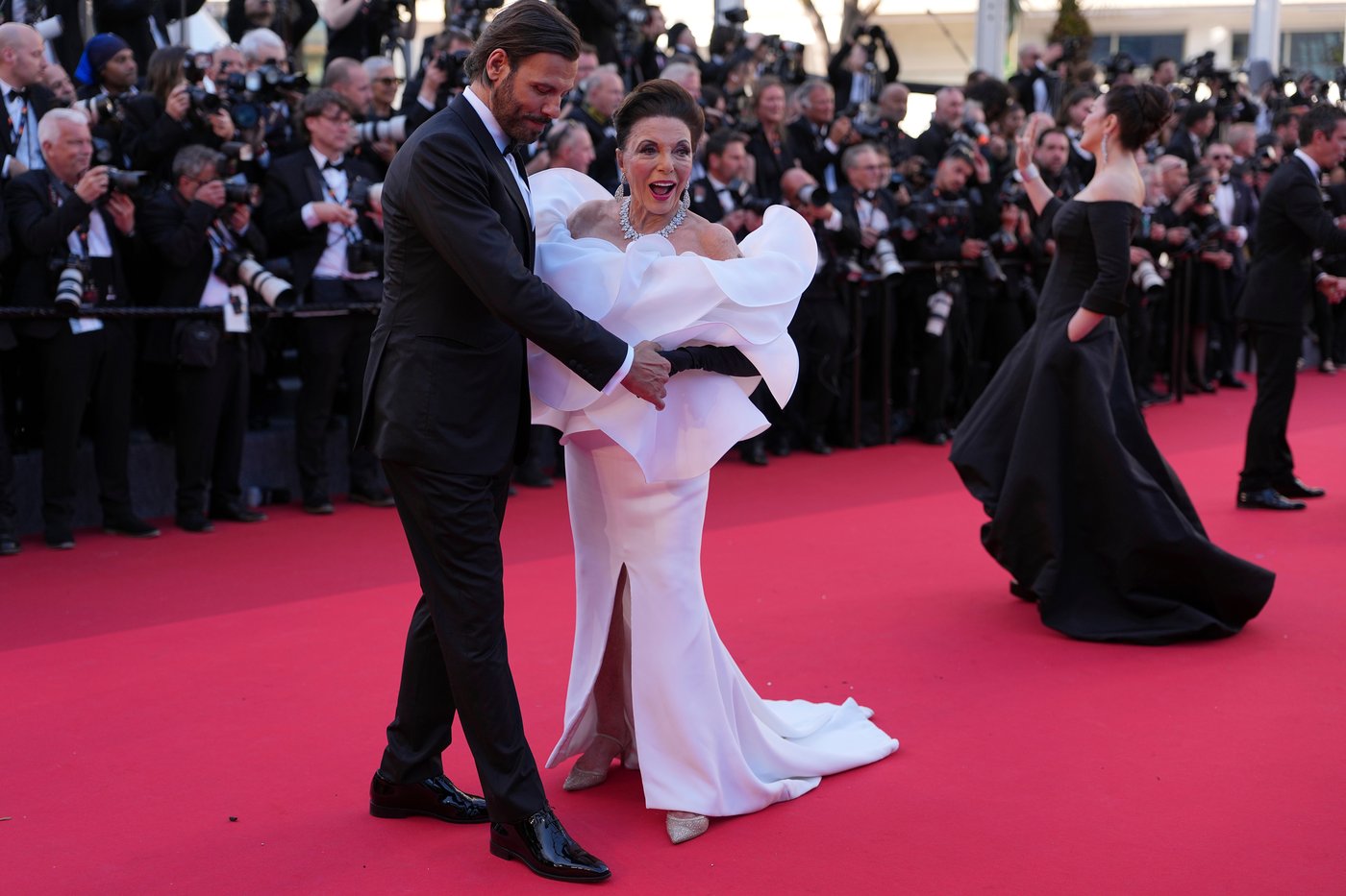 Stars show off eye-catching looks at the Cannes Film Festival, in photos | iNFOnews.ca