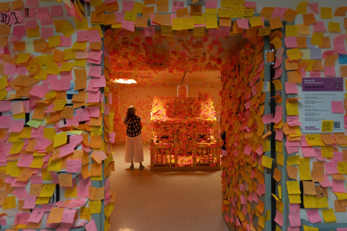 Former LA hospital hosts immersive art show, in photos | iNFOnews.ca