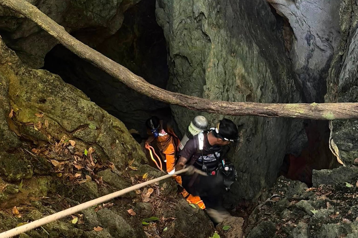 Rescuers search for alternative route to reach 2 missing in a flooded Laos cave | iNFOnews.ca