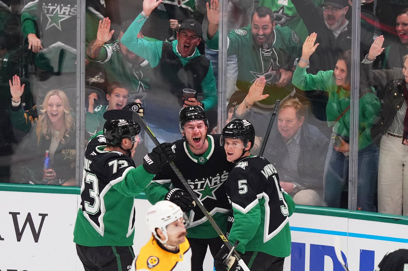Robertson’s overtime goal caps Stars’ 3-2 comeback over Predators for 8th straight win | iNFOnews.ca