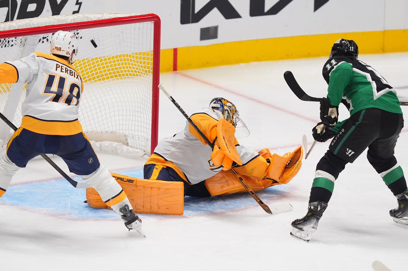 Robertson’s overtime goal caps Stars’ 3-2 comeback over Predators for 8th straight win | iNFOnews.ca