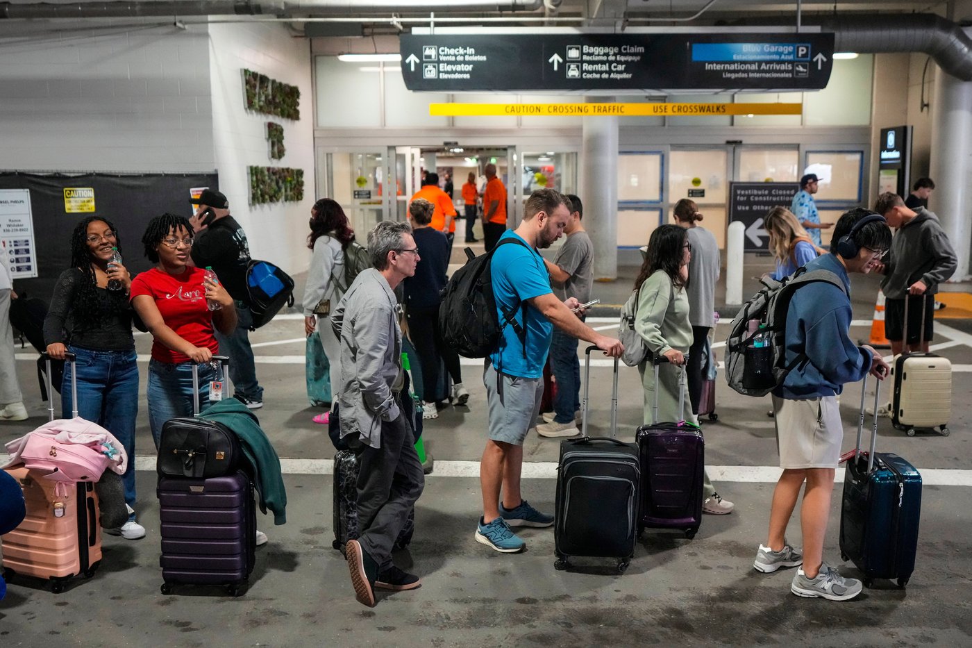 Travelers encounter long waits at some airports as DHS shutdown affects security checkpoints | iNFOnews.ca