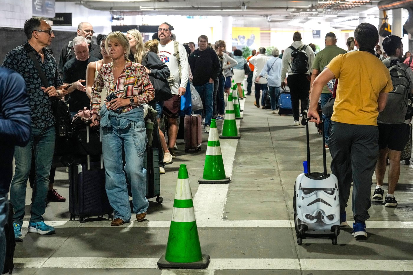 Travelers encounter long waits at some airports as DHS shutdown affects security checkpoints | iNFOnews.ca